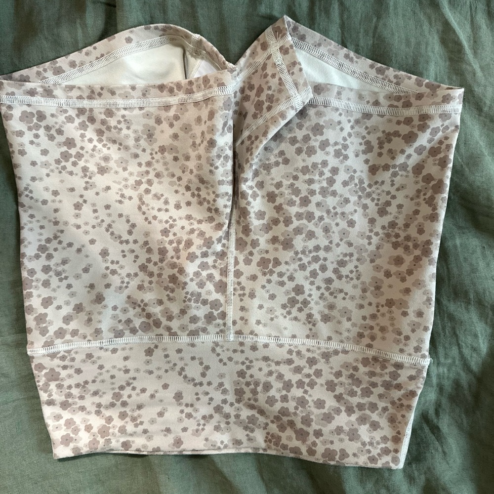 Fleo Cream Floral Printed High Rise 4” Bike Shorts
